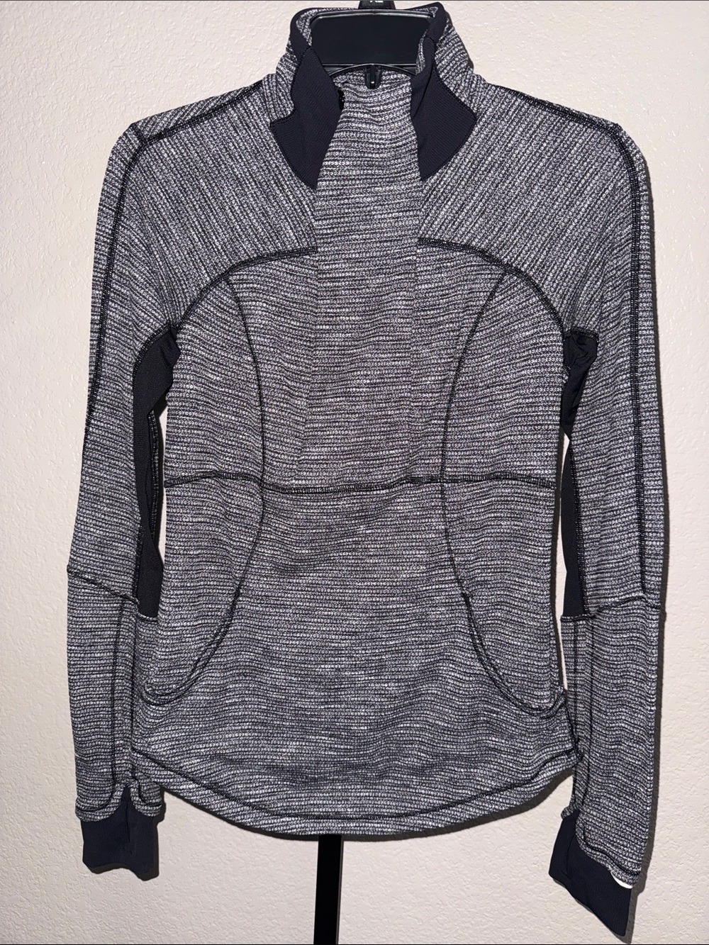 Lululemon Base Runner 1/2 Zip size 6